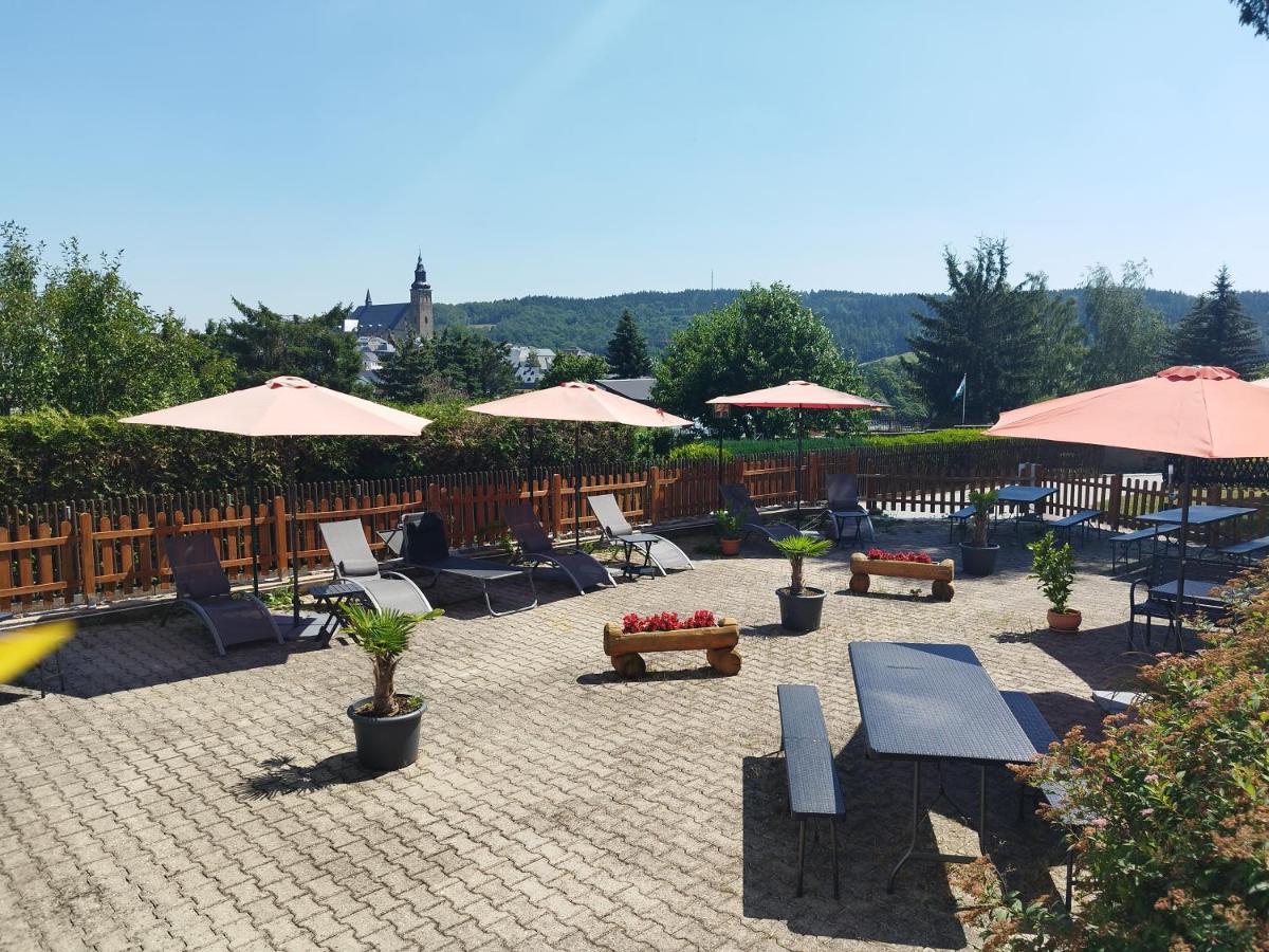 Berghotel Steiger - Erzgebirge Шнеберг Экстерьер фото